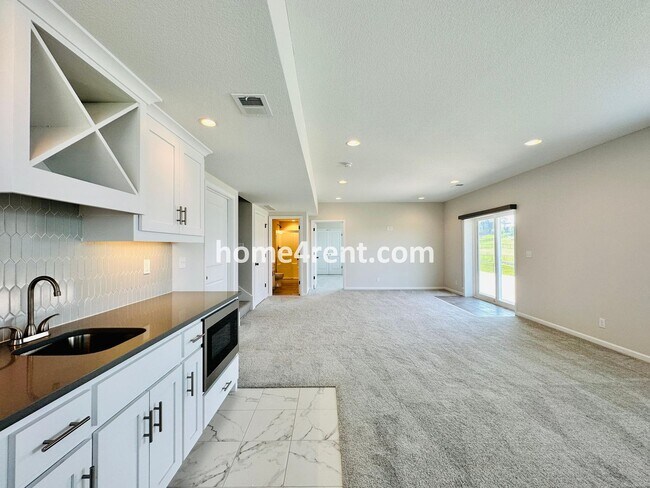 Building Photo - Exceptional Olathe Home in the Cedar Creek Subdivision w/ Wood Floors and a Finished Basment!