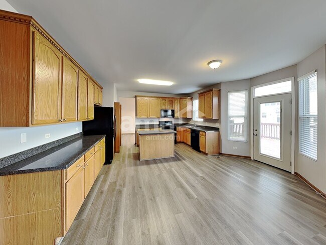 Building Photo - 3803 Saratoga Dr