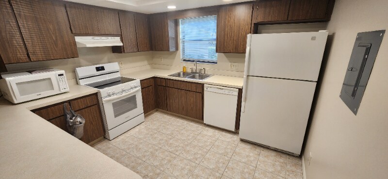 Building Photo - 1400 Tarpon Woods Blvd