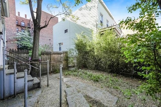Building Photo - 54 Highland Ave