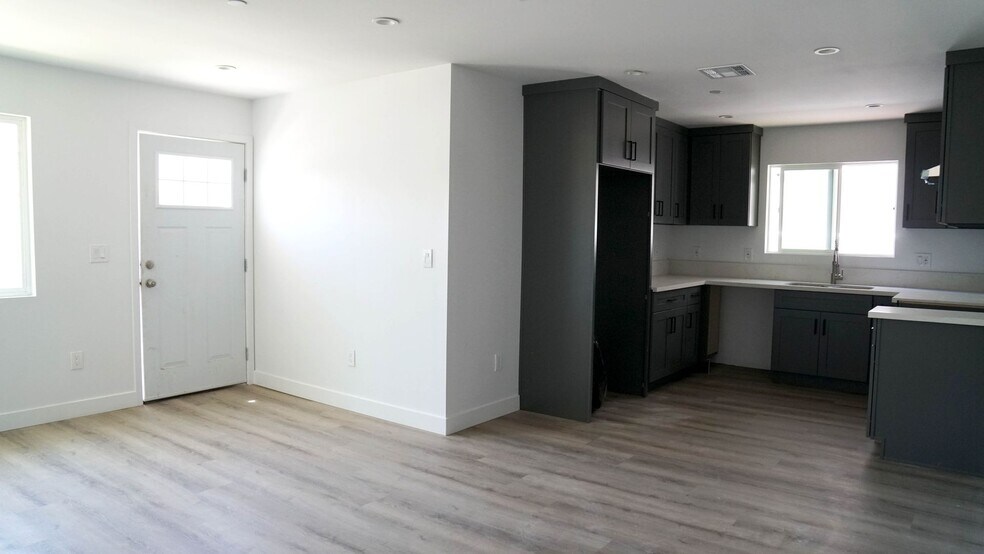 Building Photo - 1427 254th St