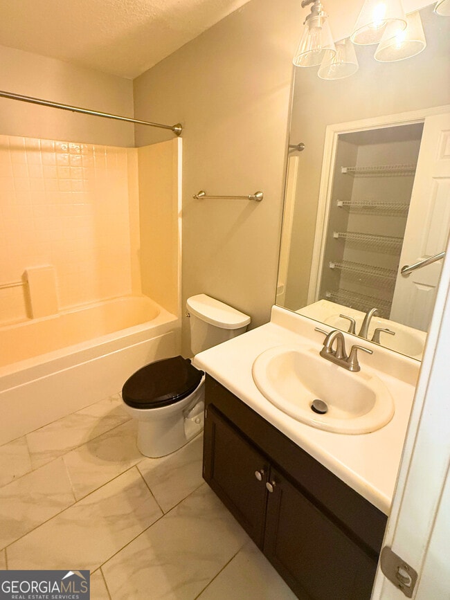 Building Photo - 122 Royal Acres Cir