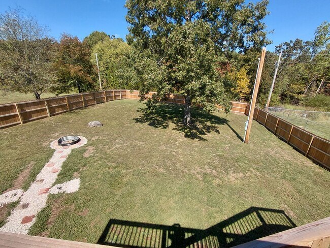 Building Photo - Fenced home close to post