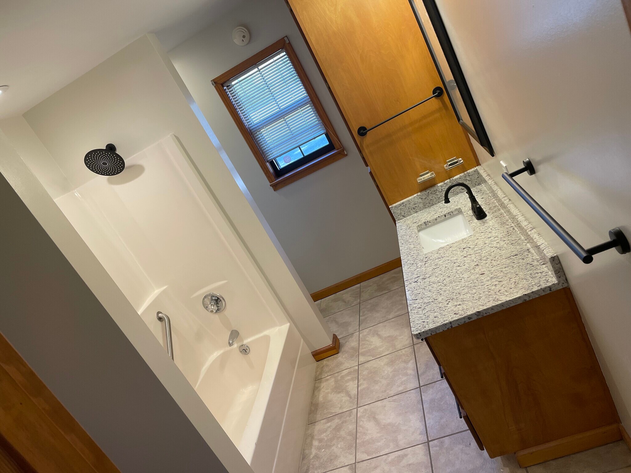 Building Photo - 430 Co Rd 445