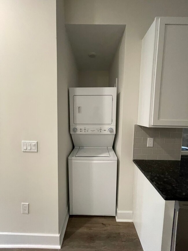 Building Photo - 507 Christian St