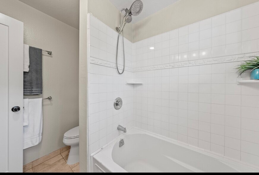 Building Photo - 713 Lighthouse Ave