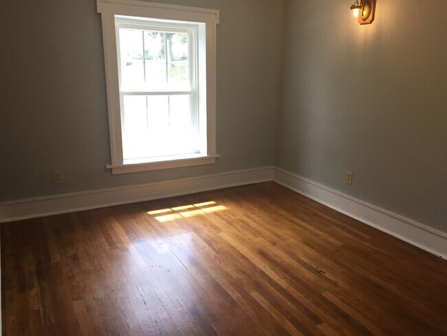 Building Photo - 209 N Mulberry St