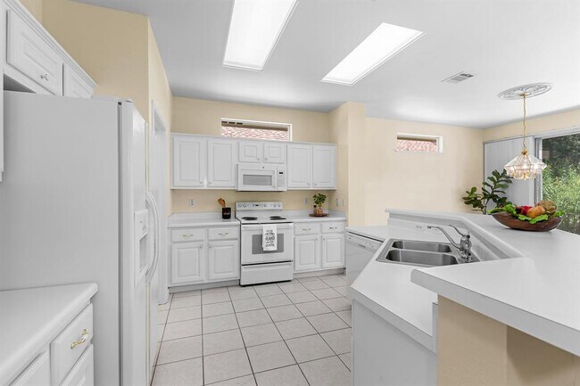 Building Photo - 297 Whispering Wind Dr