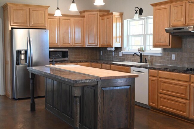 Building Photo - 2460 Wranglers Retreat