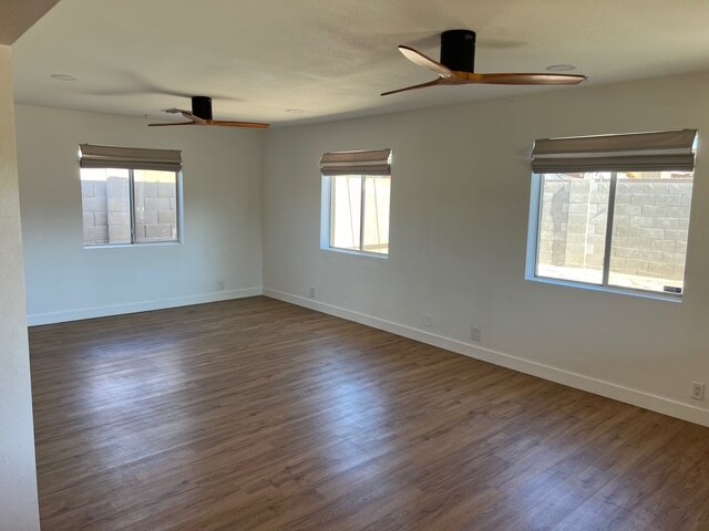 Building Photo - 402 E Las Palmaritas Dr