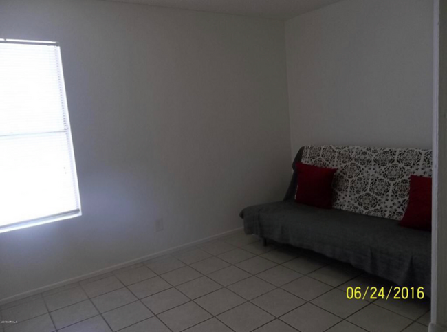 Building Photo - 465 W Ivyglen St