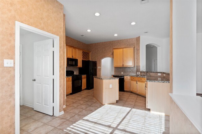 Building Photo - 3135 Stratford Bend Dr