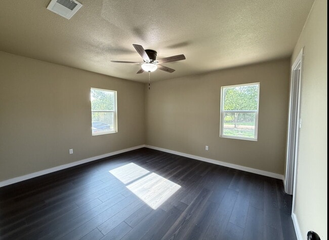 Building Photo - "Charming 2-Bed, 1-Bath Retreat in Lott, TX – 1000 Sq Ft of Cozy Living!"
