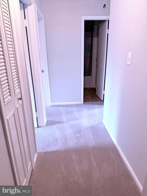 Building Photo - 8625 Point of Woods Dr