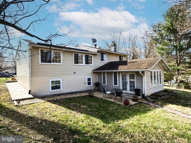 Building Photo - 19120 Plummer Dr
