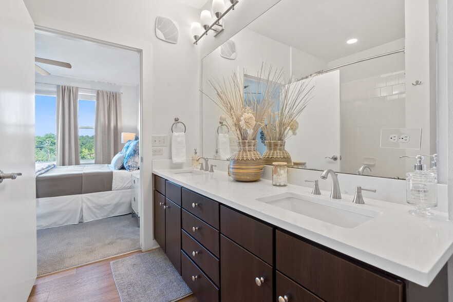 Building Photo - 1900 Barton Springs Rd