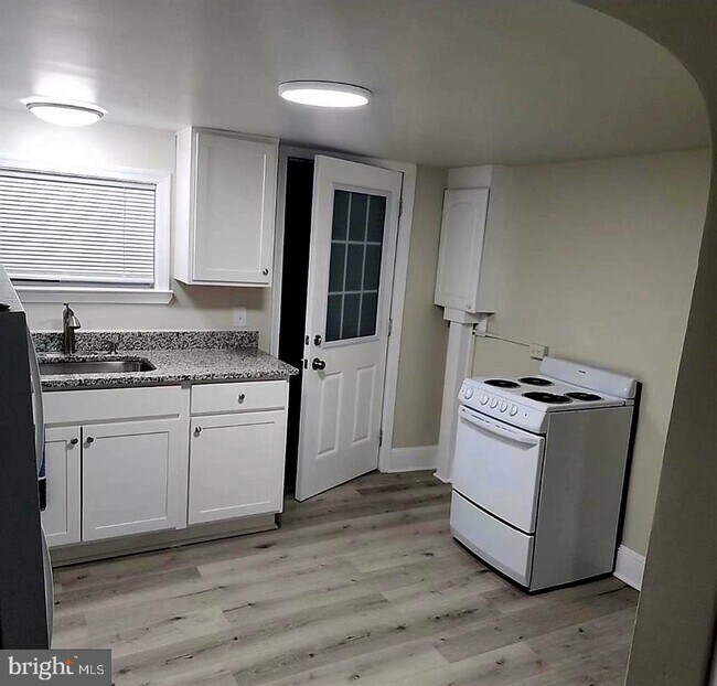 Building Photo - 480 W South St