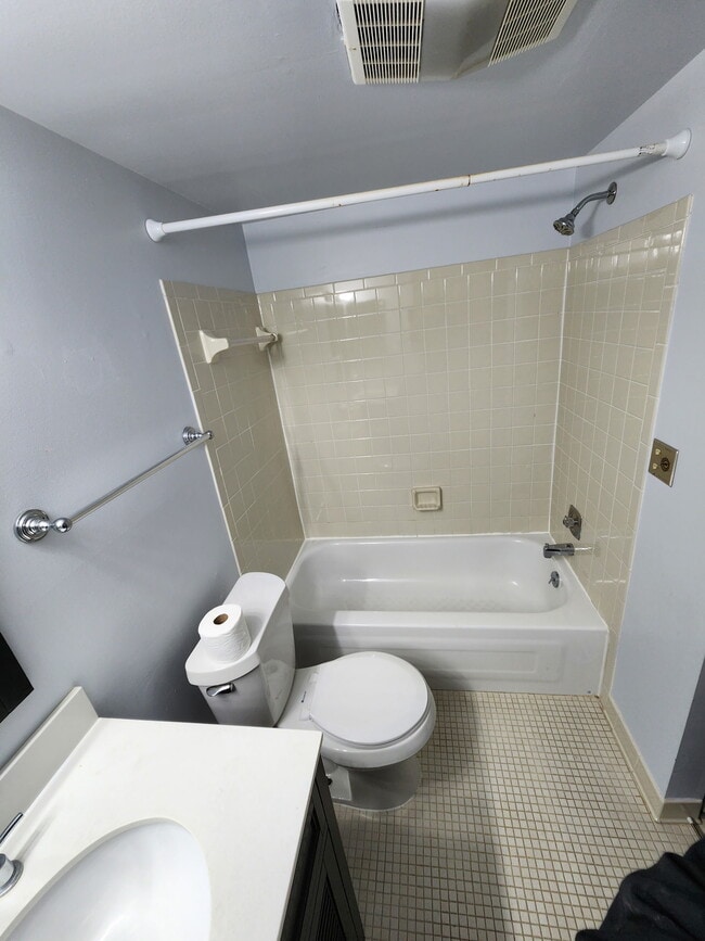 Building Photo - 1472 W Chateau Vert