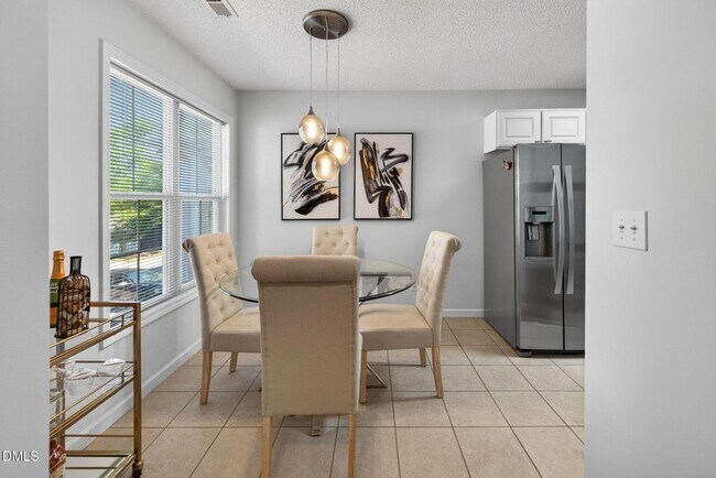 Building Photo - 2400 Huntscroft Ln