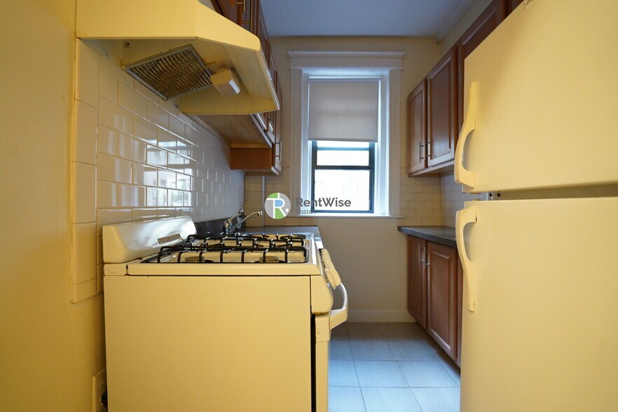 Building Photo - 1152 Commonwealth Ave
