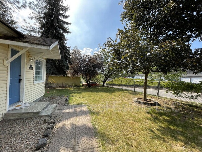 Building Photo - 9714 E 6th Ave