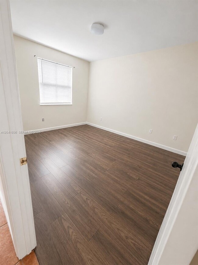 Building Photo - 1656 SE 29th Ct