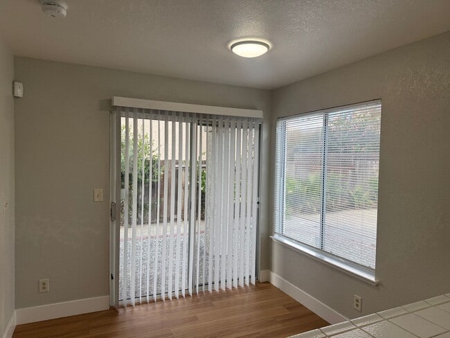 Building Photo - 2776 Woodmont Dr