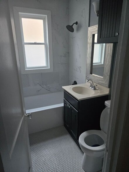 Building Photo - 54 Sharon St