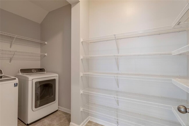 Building Photo - 623 Glenmede Ln