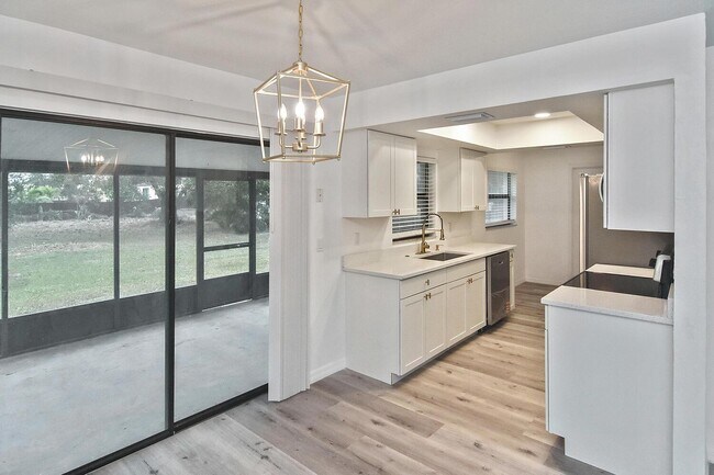 Building Photo - 1202 E 7th St