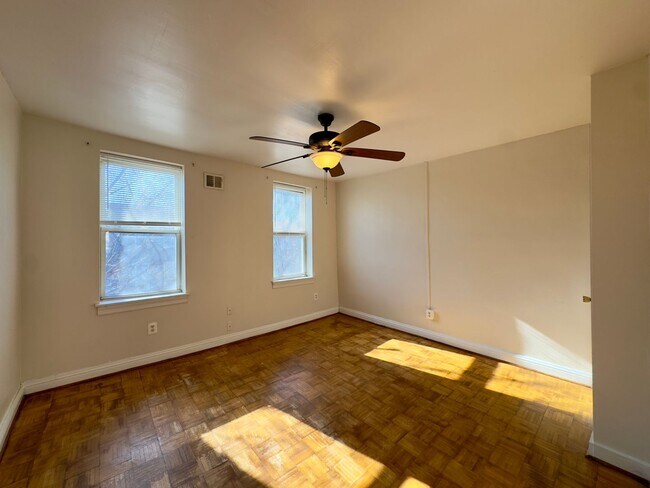 Building Photo - Large Four Bedroom Townhome in Pigtown