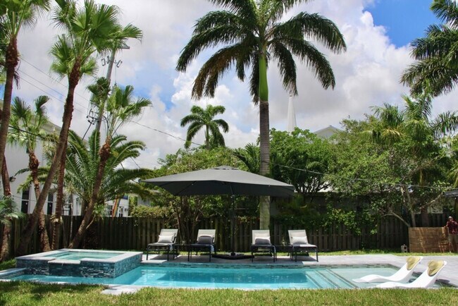 Building Photo - 834 SW 14th Ct