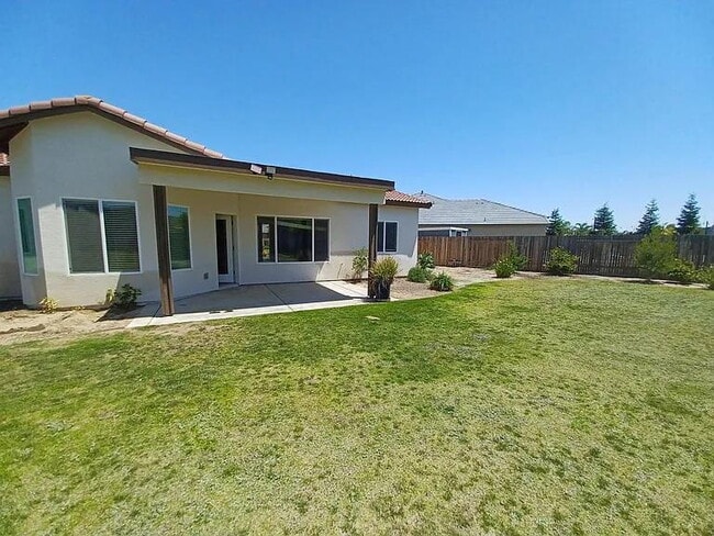 Building Photo - Beautiful home
