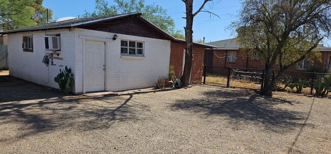 Building Photo - 3441 N Mountain Ave