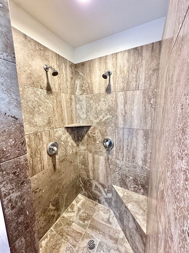 Building Photo - Desert Canyon Home!