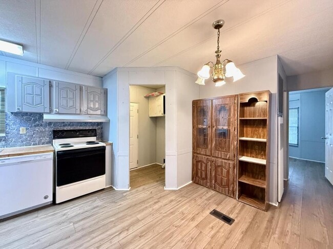 Building Photo - 965 Weems Chapel Rd