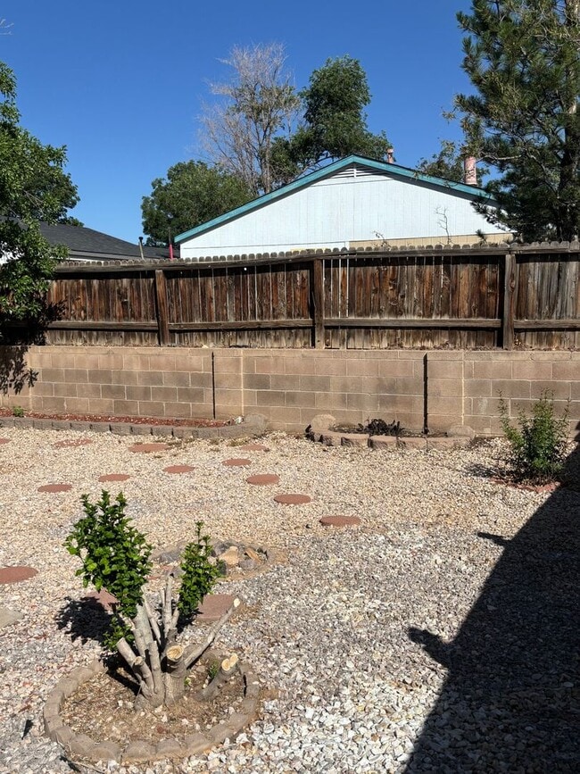 Building Photo - Charming 2 Bed, 2 Bath Home in Rio Rancho