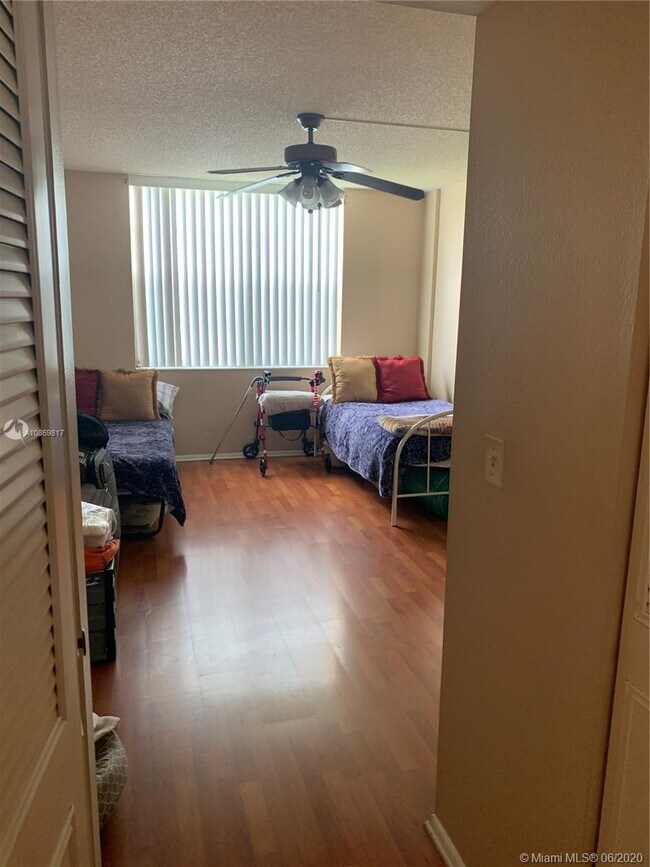 Building Photo - 9450 Poinciana Pl