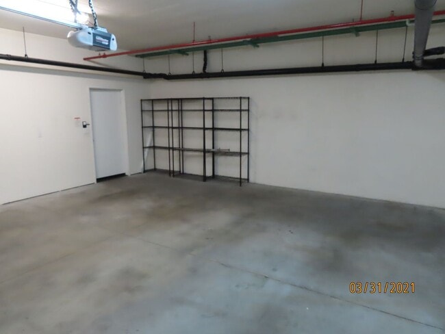 Building Photo - Two Bedroom 2.5 bath Townhome in South Par...