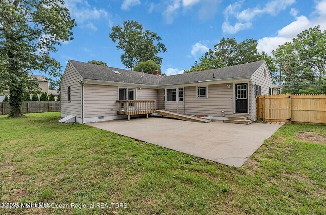 Building Photo - 821 Bay Ave