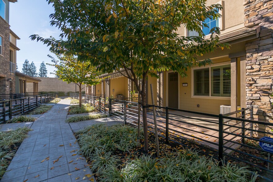 Building Photo - 856 White Moonstone Loop