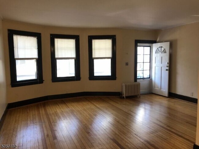 Building Photo - 9 Mill St