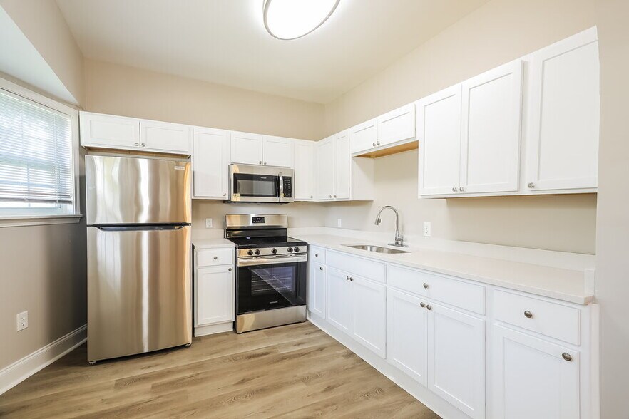 Building Photo - 5632 6th Ave S