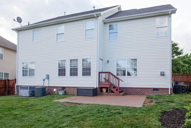 Building Photo - Pristine 5 Bed Fenced Franklin Home!