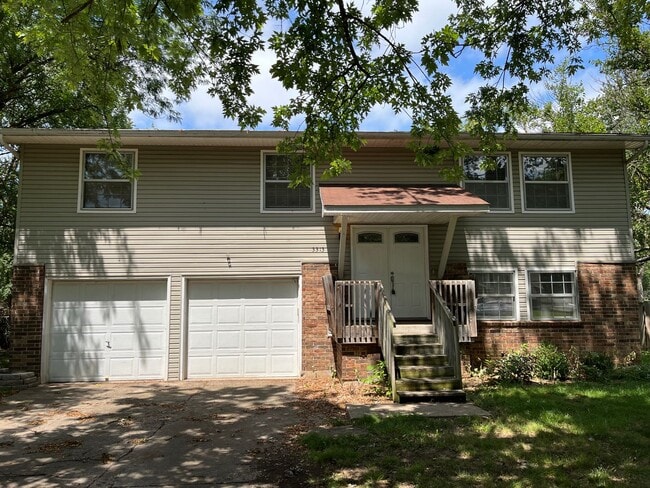Make this beautiful home yours!! Features... - Make this  beautiful home yours!! Features...