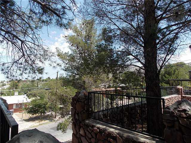 Building Photo - 504 E University Ave