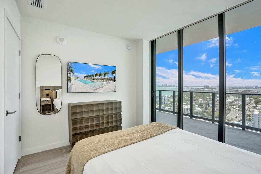 Building Photo - 580 72nd St