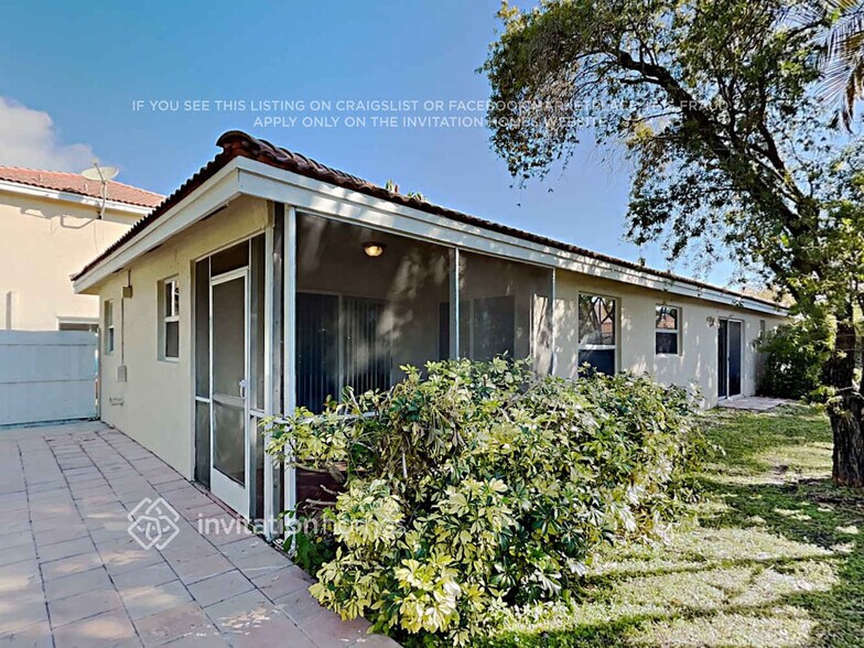 Building Photo - 6005 NW 45th Way