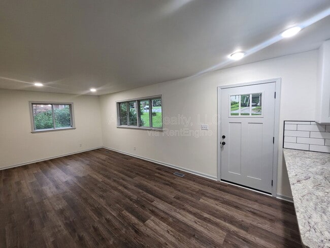 Building Photo - 3109 Cloverhurst Cir
