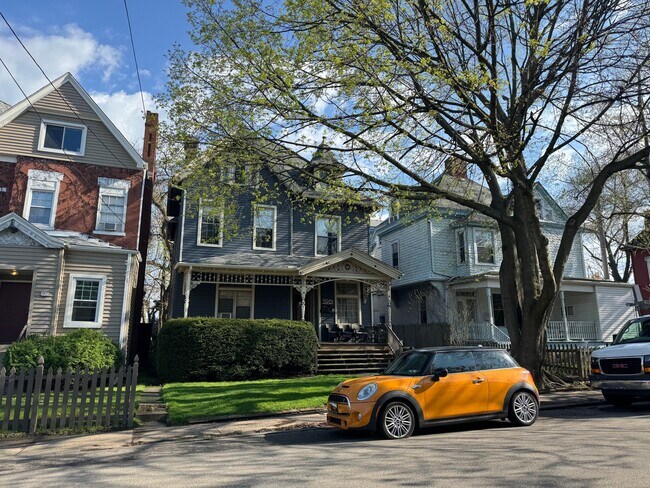 Building Photo - JG House V